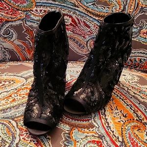 Audrey Brooke womens Camilla sequin black peeptoe bootie size 7.5